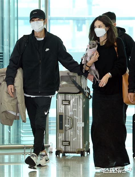 Song Joong Ki et sa femme Katy Louise Saunders s’envolent pour l’Europe