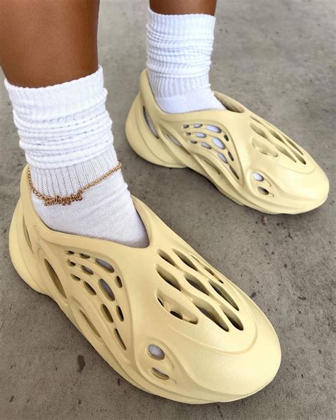 Yeezy foam runners for less | Shoe box size, Basic heels, Shoes flats