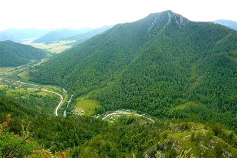 Greek scientist dated the living and findings of the Cave of Denisova ...