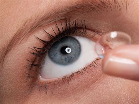 Revolutionary new contact lenses offer a look into the future | The