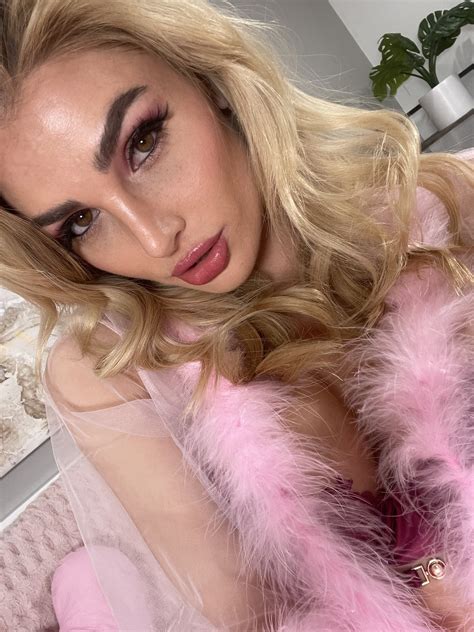 Kenzie Anne 💖 on Twitter: "The face, the pussy, that’s the saying ya