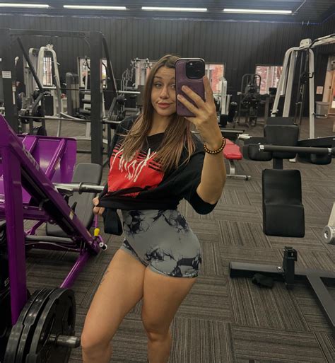 Sarah Nicole (@sassysloth96) • Instagram photos and videos