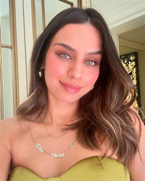 Amine Özil (@gulseamine) • Instagram photos and videos