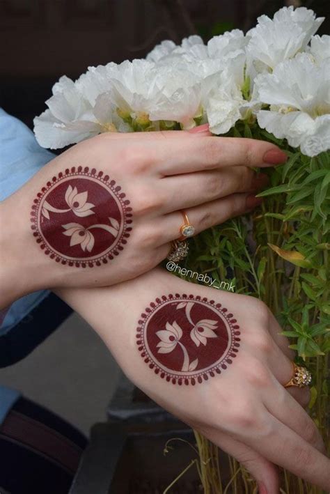 20 Simple Henna Ideas for Stylish Expressions : Lotus in Frame | Mehndi ...