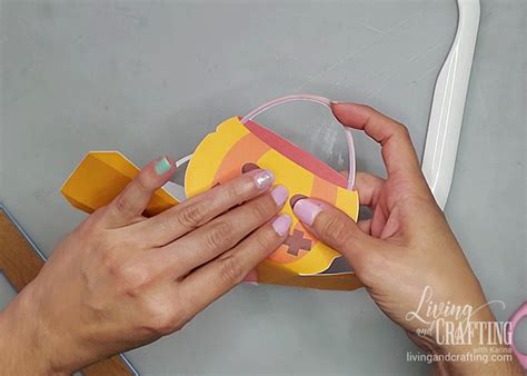 Jack O Lantern Paper Bag DIY (Easy for kids) - Living and Crafting