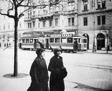 Index - Fortepan - Olyan, mint a szépasszony fűzője