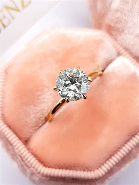 2 carat round cut diamond ring 3
