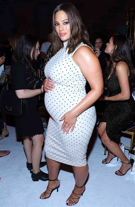 Ashley Graham Pregnant, Baby Bump Photos at New York Fashion Week 2019