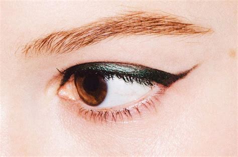 Green Eyeliner Will Totally Change Your Look | Green eyeliner, Eyeliner ...