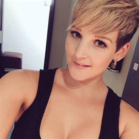 Hannah Brooks Fitness | Right I am ready for the day people. Um today