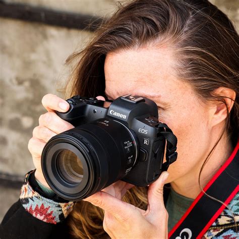 Buy Canon RF 85mm F2 Macro IS STM Lens — Canon UK Store