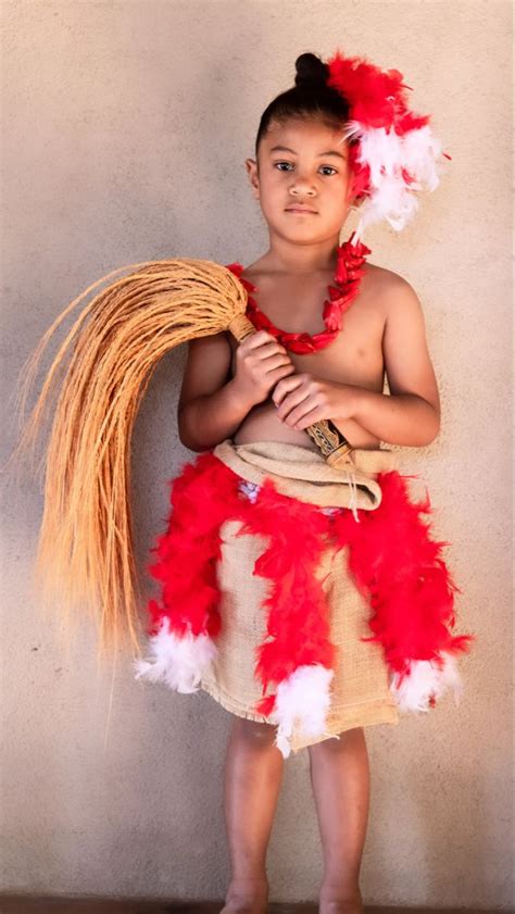 Traditional samoan wear | Samoan, Photo book, Fashion