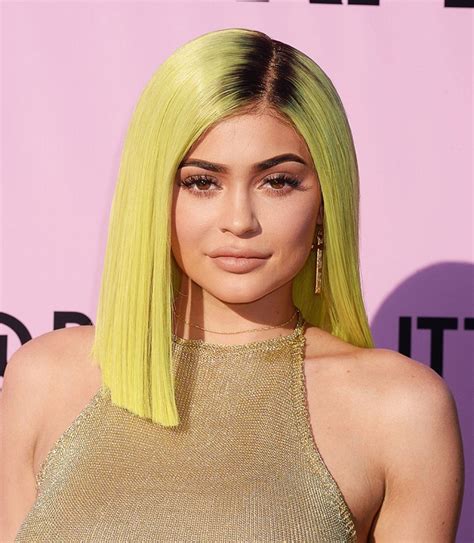 Kylie Jenner’s Hair: Photos of Her Many Colors and Styles – Hollywood Life
