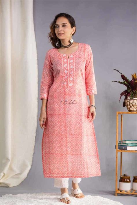 Buy Attractive DE147 Tavisha Straight Regular Kurta Online | Kessa