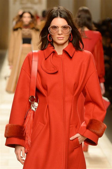 Kendall jenner runway pictures - broBos