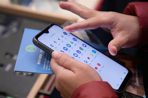 Handset panel prices drop further in 1Q23