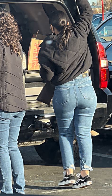 Thick Latina Milf in Jeans 🥵 - Tight Jeans - Forum