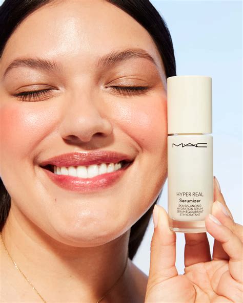 Download Take the day with confidence with Mac Cosmetics | Wallpapers.com