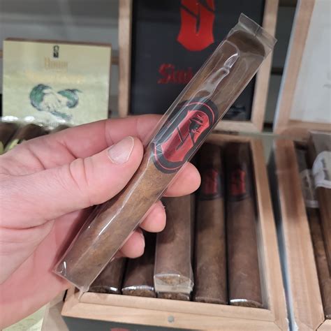 Sinistro - Mr. Red Toro – Route 30 Cigars
