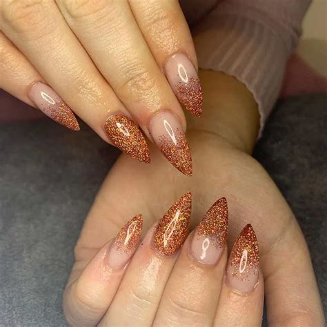 Unhas Para Ano Novo Com Glitter - 11 Ideias de Unhas Decoradas com Glitter para o Ano Novo 2024