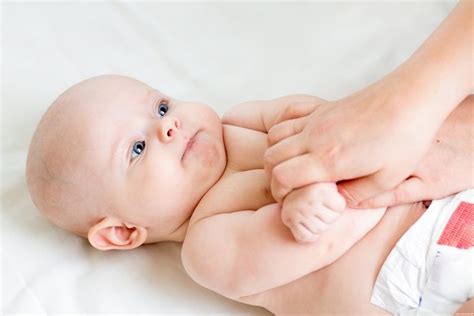 4-6 Month Old Baby Massage Complex | Baby massage, 6 month old baby, 6 ...