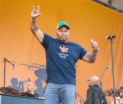 aaron neville net worth 2023