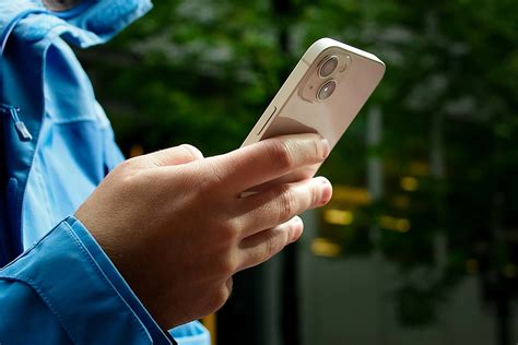 Десятки тысяч владельцев iPhone 13 сообщили о розовом экране, Apple ...