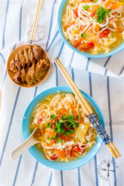 Chinese Tomato and Egg Noodle Soup (番茄鸡蛋面汤)