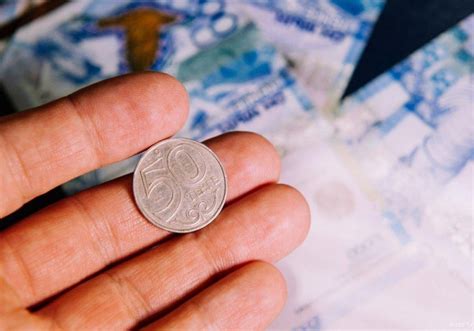Судоисполнители блокируют личные счета казахстанцев во время ЧП