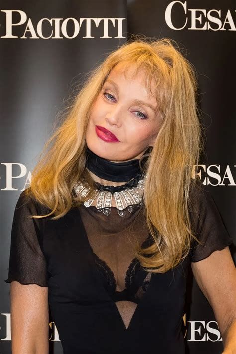 Arielle Dombasle : découvrez les hommes qui ont joué un rôle important