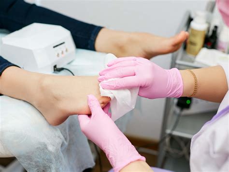 Will A Nail Salon Treat Fungal Nails? | Family Foot Care & Surgery