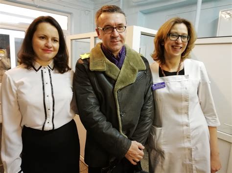 Женский коллектив краевой клинической больницы поздравил коллег-мужчин ...