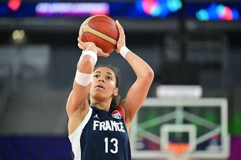 FIBA: Meet French phenom and WNBA Draft prospect Janelle Salaün - Swish