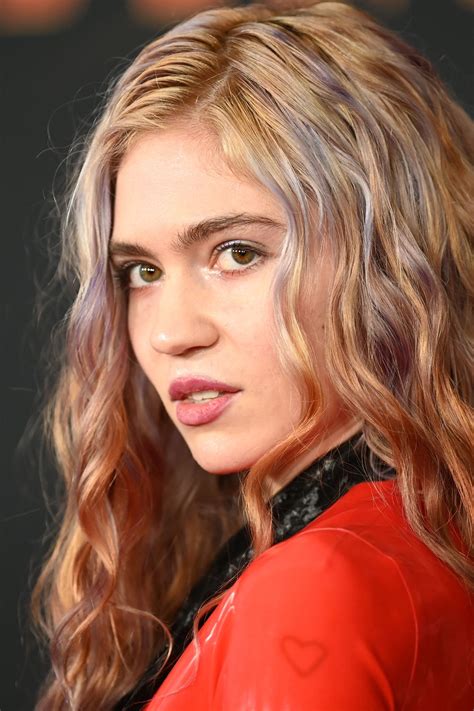 Grimes Is Circumnavigating The Pressures Of Social Media (And The ...
