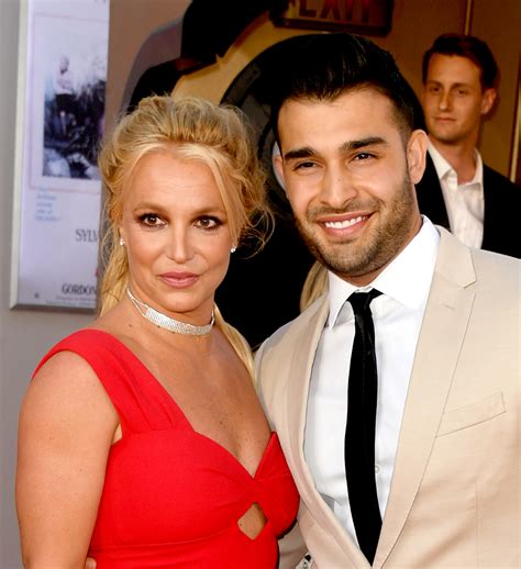 Britney Spears says she feels 'younger and better' going makeup free in