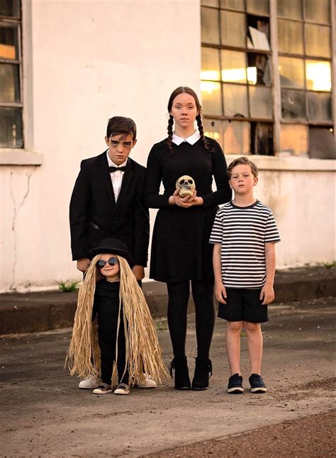 Addams family costumes – Artofit