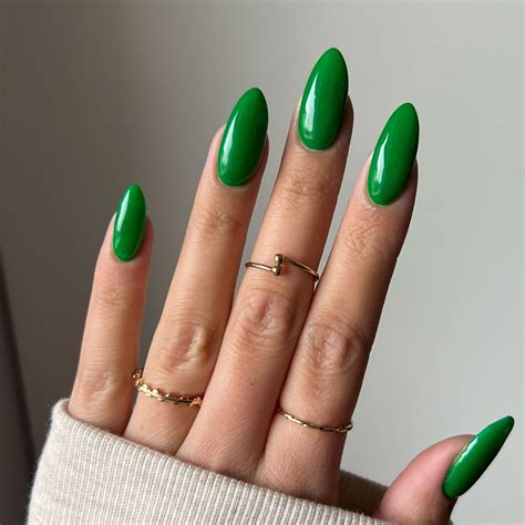 Monte Carlo Rich Green Nail Powder | Green Nail Designs | GLAMRDiP