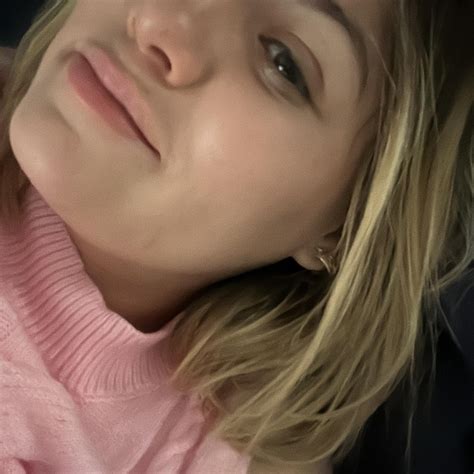 Yessy Bernal - Yessy Bernal updated her profile picture.