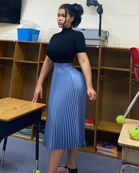 Teacher slammed for tight, 'inappropriate' outfits, 'booty pics' | New