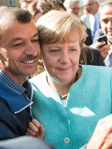 Herzliches Wiedersehen: Angela Merkel trifft die Macrons