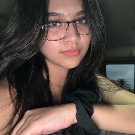 Denisse Valera - Cajero del servicio de atención al cliente ...