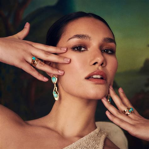 Carmen rose for fashion editorials with emily stenberg – Artofit