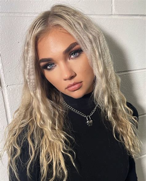 Stunning : r/Julia_Hart
