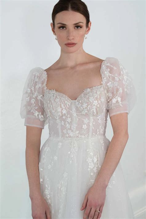 Romantic Floral Lace A-Line Wedding Dress with Detachable Sleeves