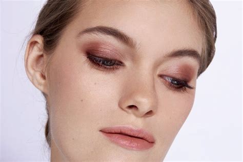 Round Eyes Makeup: Makeup Tips For Round Eyes | Code8 Beauty