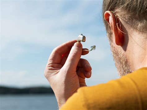 Bone Conduction Hearing Aid Without Surgery: How it Works