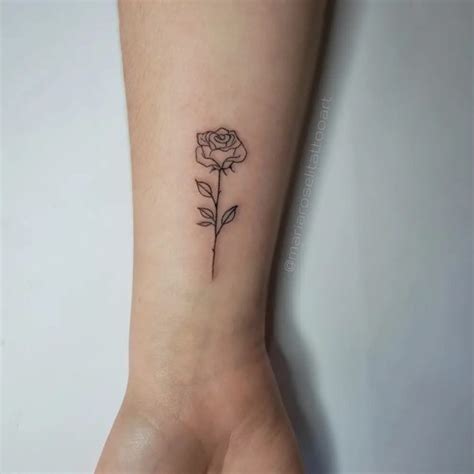 Tatuagem De Rosa Pequena - Tatuagem de rosa pequena: 90 ideias delicadas para marcar na pele