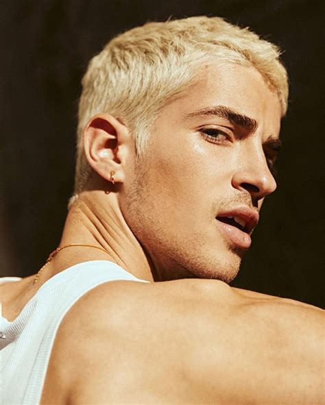 Image Amplified : MANU: The Social Media Superstar