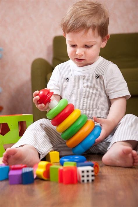 encouraging independent play activity suggestions  age