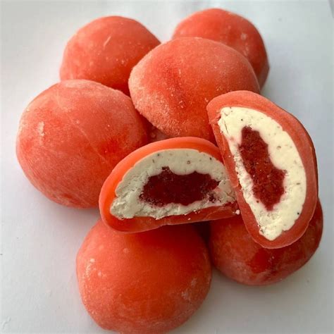МОТИ | МИНСК on Instagram: "СОЧНАЯ КЛУБНИЧКА 🍓 Мягкое тянущееся рисовое ...